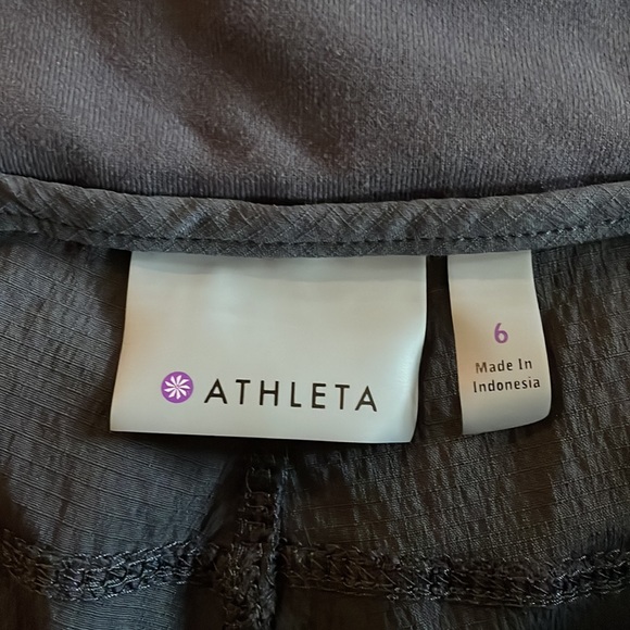 Athleta Women’s capri pants. - Picture 3 of 4
